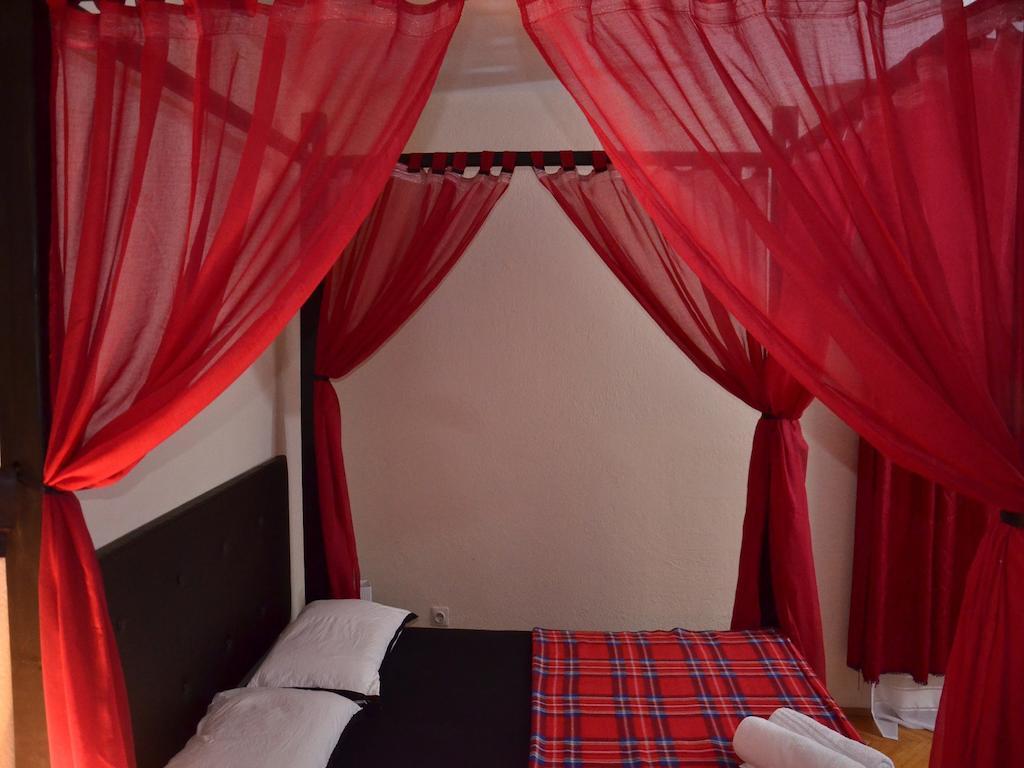 Hostel Kalonis スコピエ 部屋 写真